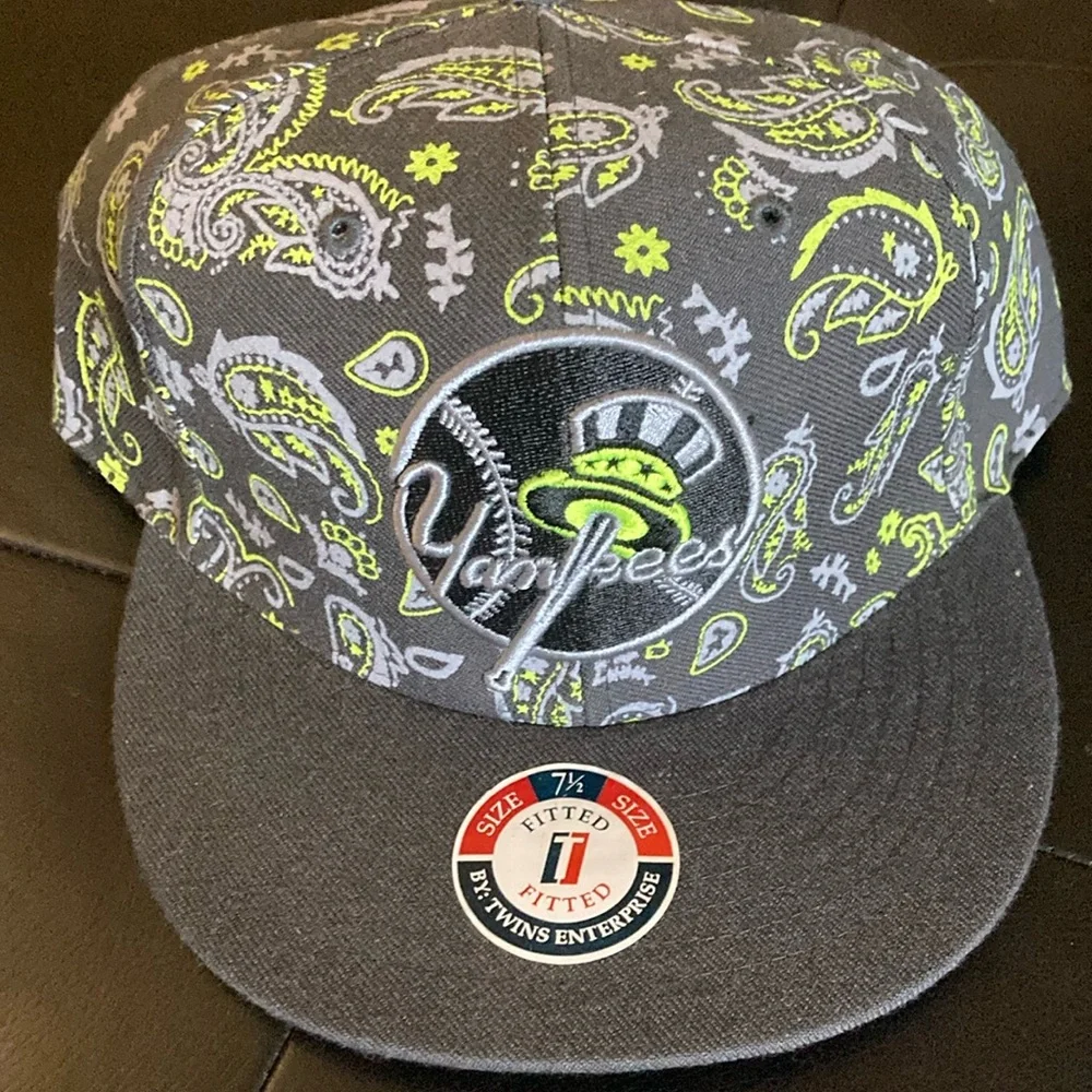 Yankees Gray Paisley‎ Fitted Cap